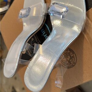 Elegant Silver Women's Shoes with Crystal Accent